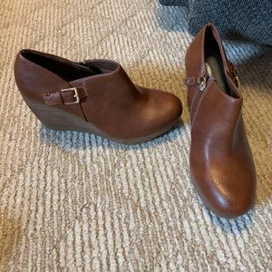 Dr. Scholl’s brown ankle booties size 8